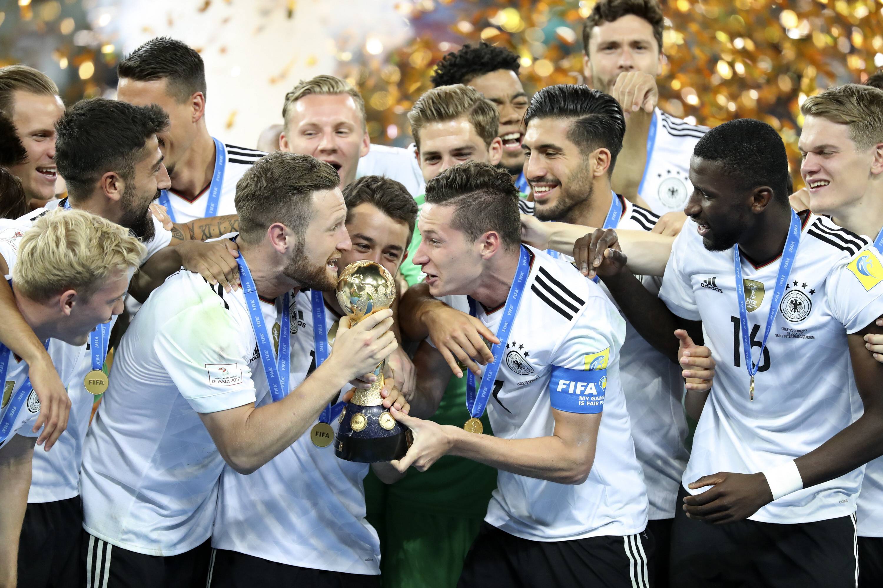 Выставка плакатов «Один мяч — тысячи историй. Футбол в Германии» – события на сайте «Московские Сезоны»