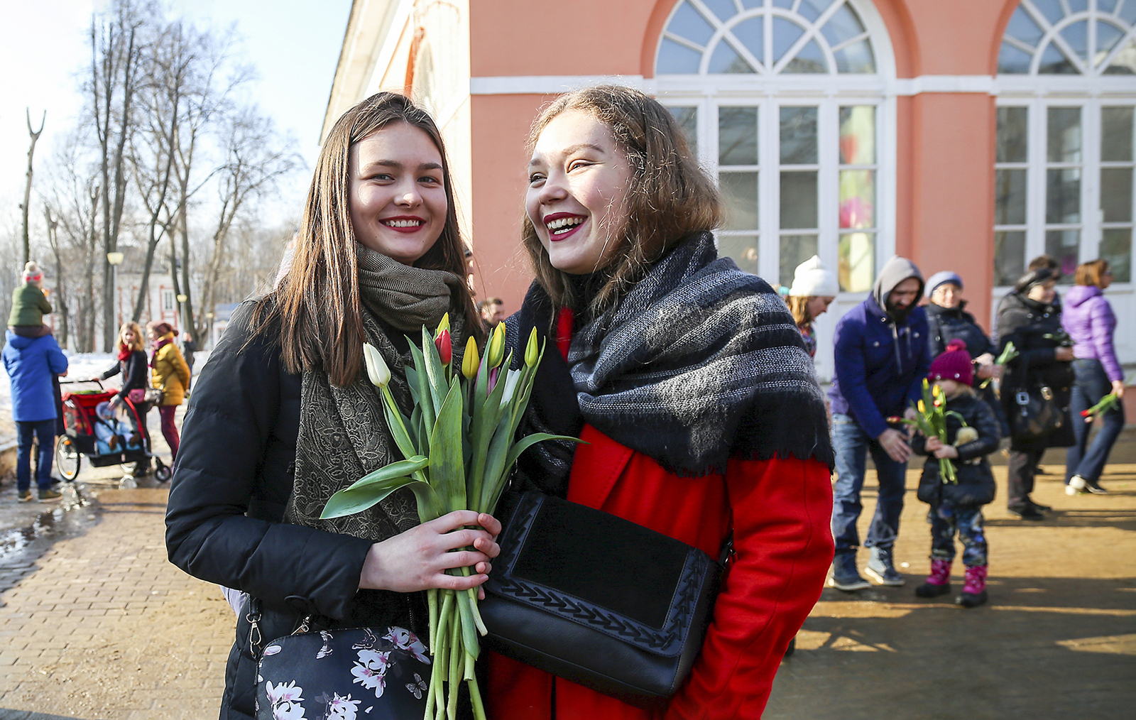 День женщин в ноябре. Празднование 8 марта. Празднование восьмого марта. Женский день. 8 Марта праздник в России.