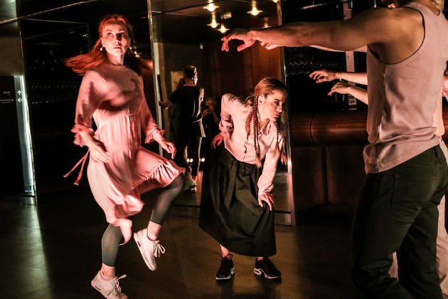 Спектакль «Все так» – события на сайте «Московские Сезоны»