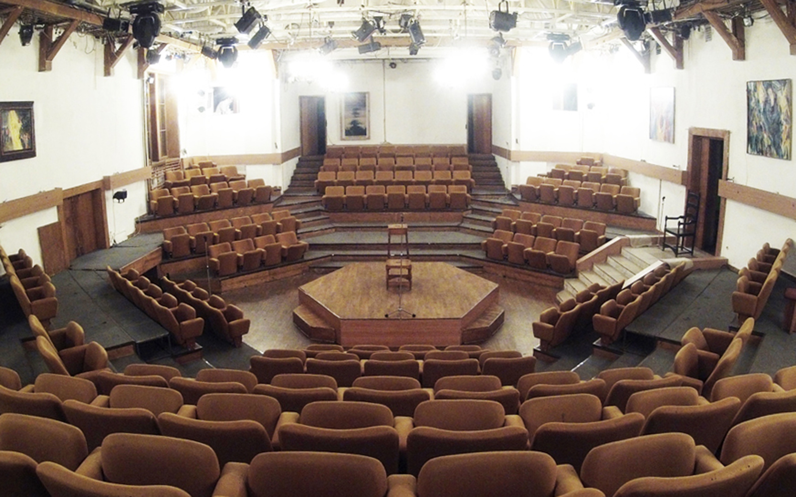 «Дачники» в театре «Сфера» – события на сайте «Московские Сезоны»