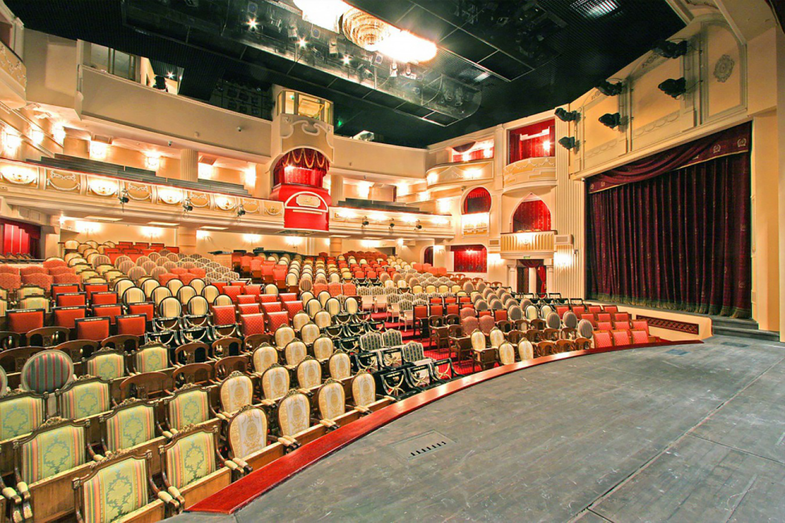 «Ревизор. Версия» в театре Et Cetera – события на сайте «Московские Сезоны»