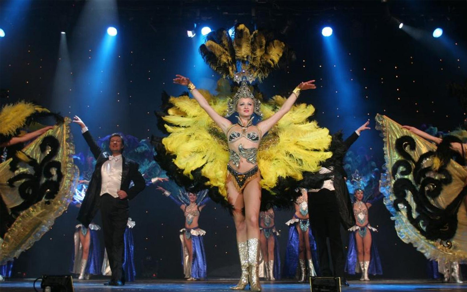 «Восток — Запад» в Московском мюзик-холле – события на сайте «Московские Сезоны»