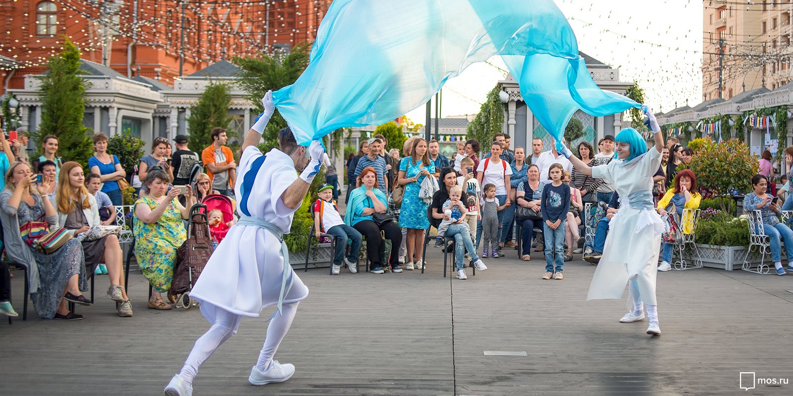 Джаз и спектакли «“Золотой маски” в городе» на площади Революции – события на сайте «Московские Сезоны»