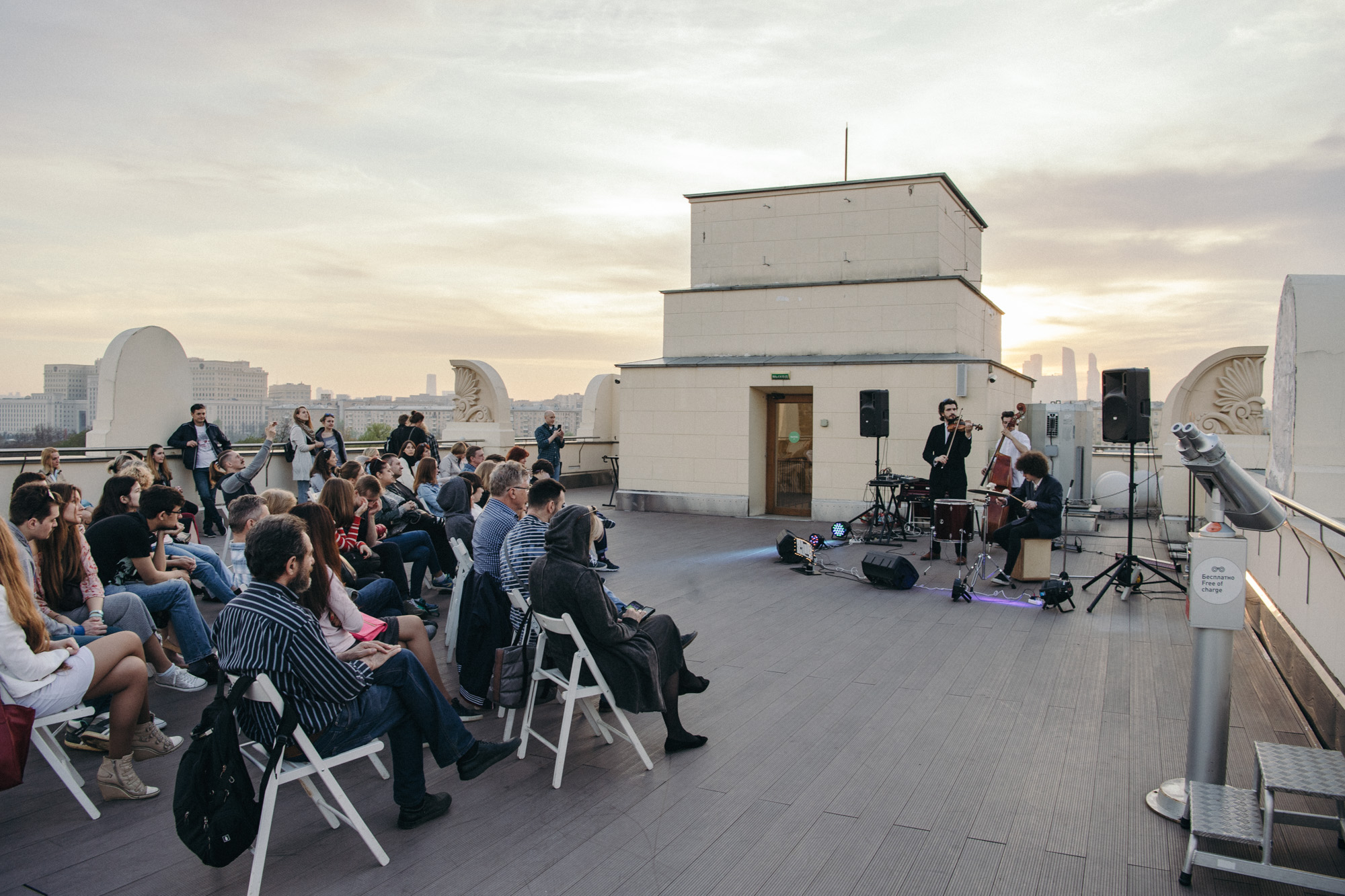 «Любимые песни Фрэнка Синатры на смотровой» в Парке Горького – события на сайте «Московские Сезоны»