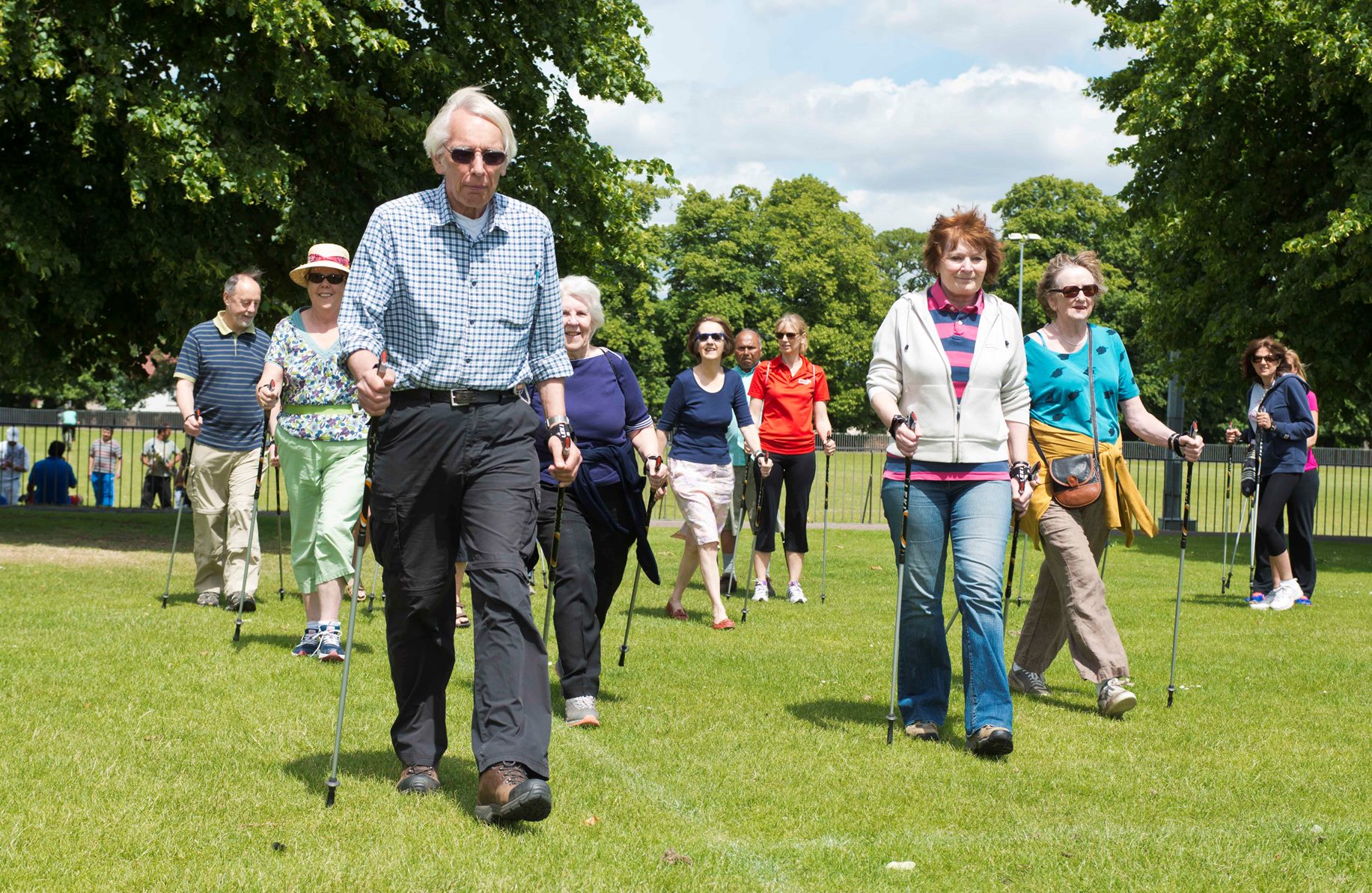 Открытый мастер-класс по скандинавской ходьбе и общей физической подготовке среди старшего поколения – события на сайте «Московские Сезоны»