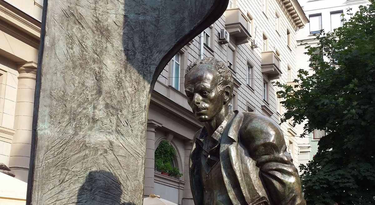 Пешеходная экскурсия «Булат Окуджава… Я дворянин арбатского двора» – события на сайте «Московские Сезоны»