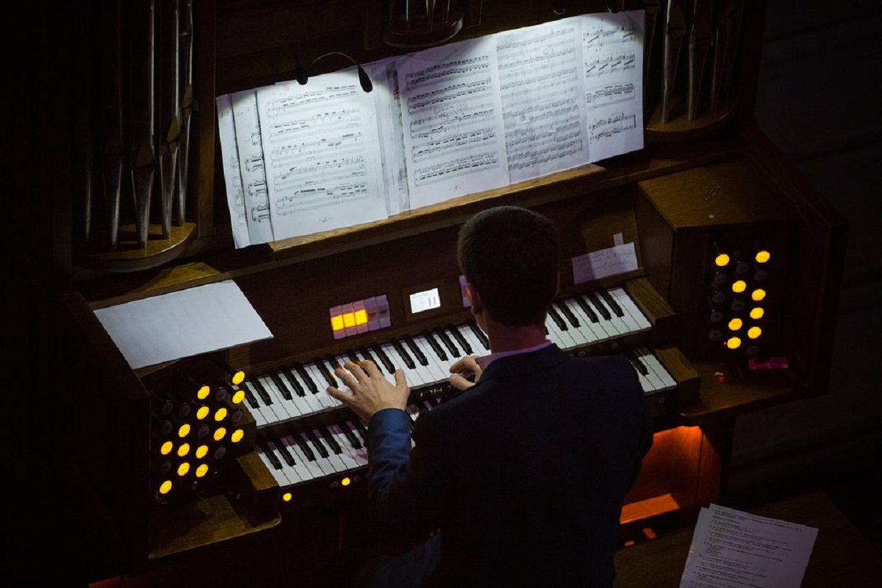 Концерт «Ночь в соборе. Лунная соната. Видеоинсталляция: Млечный путь глазами телескопа Hubble» – события на сайте «Московские Сезоны»