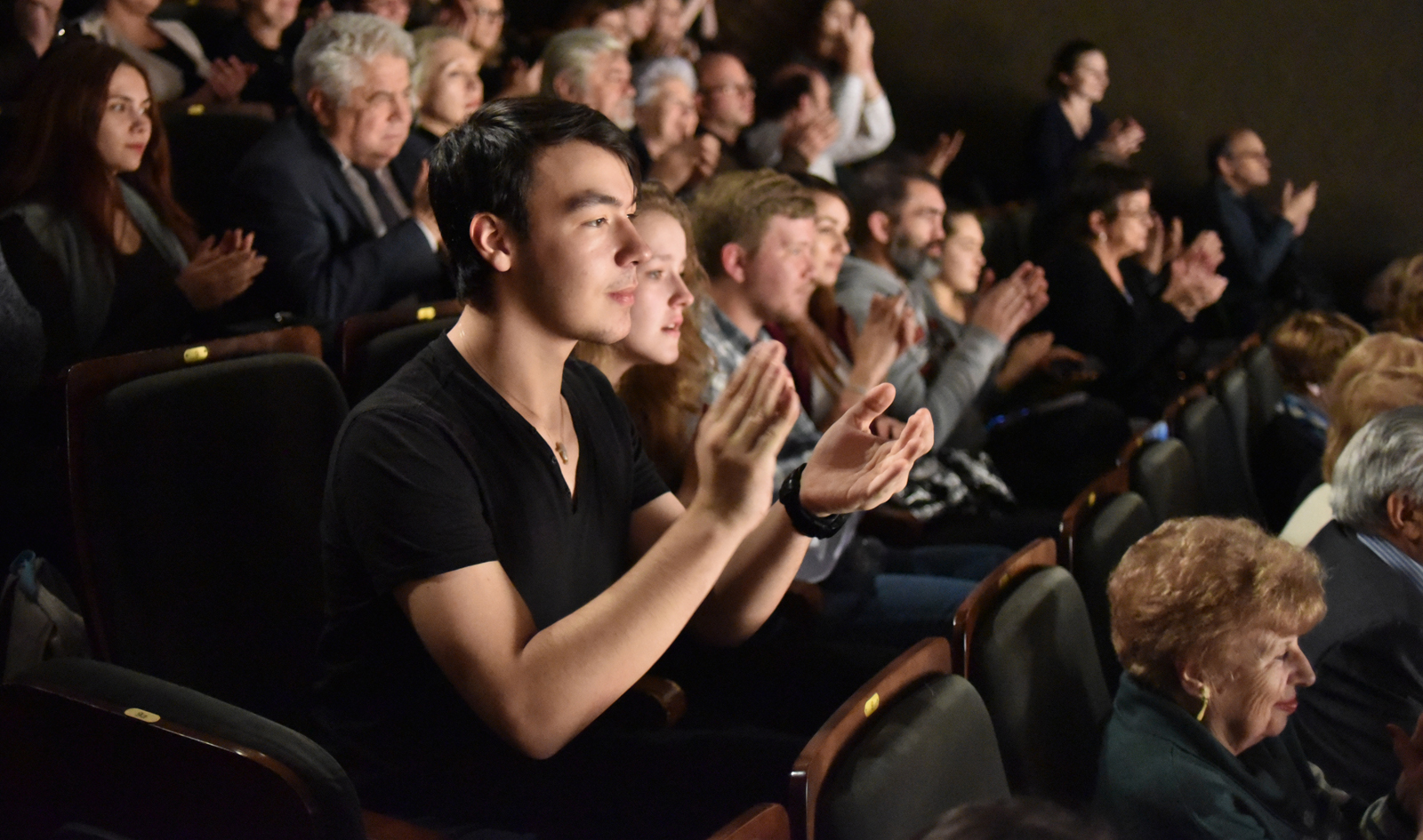 «Невыносимо долгие объятия» в Театре Стаса Намина – события на сайте «Московские Сезоны»