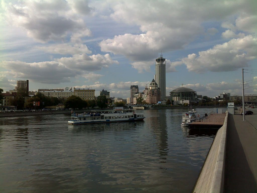 Пешеходная экскурсия «Вдоль по набережной» – события на сайте «Московские Сезоны»