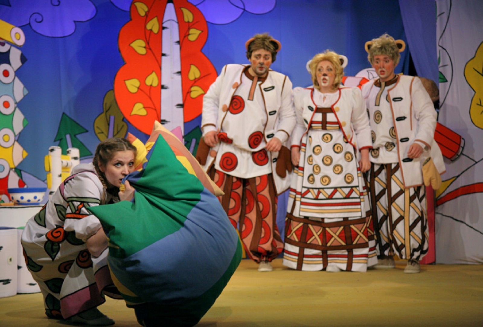 «Три медведя» в «Коломенском» – события на сайте «Московские Сезоны»