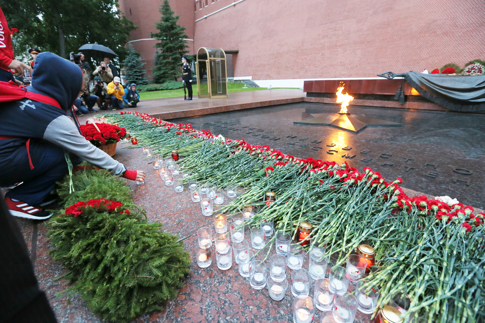 «Вахта памяти. Вечный огонь» в Александровском саду – события на сайте «Московские Сезоны»