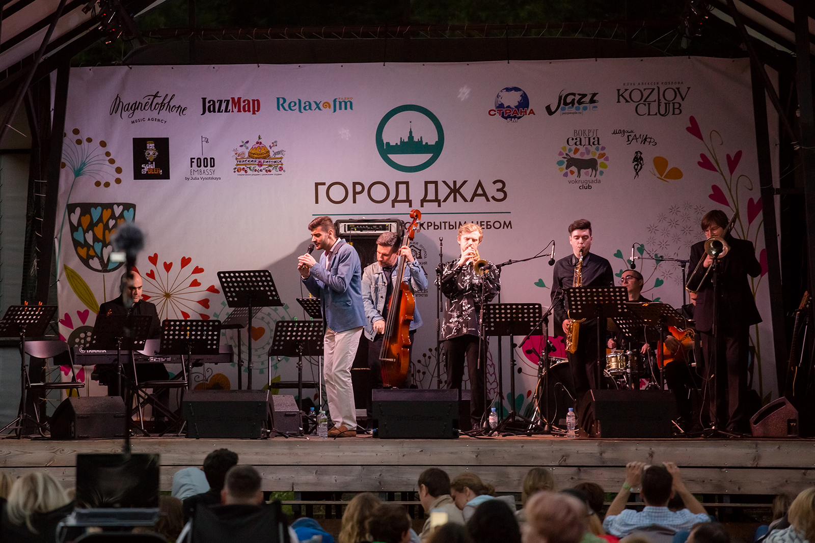 Фестиваль биг-бендов в «Аптекарском огороде» – события на сайте «Московские Сезоны»