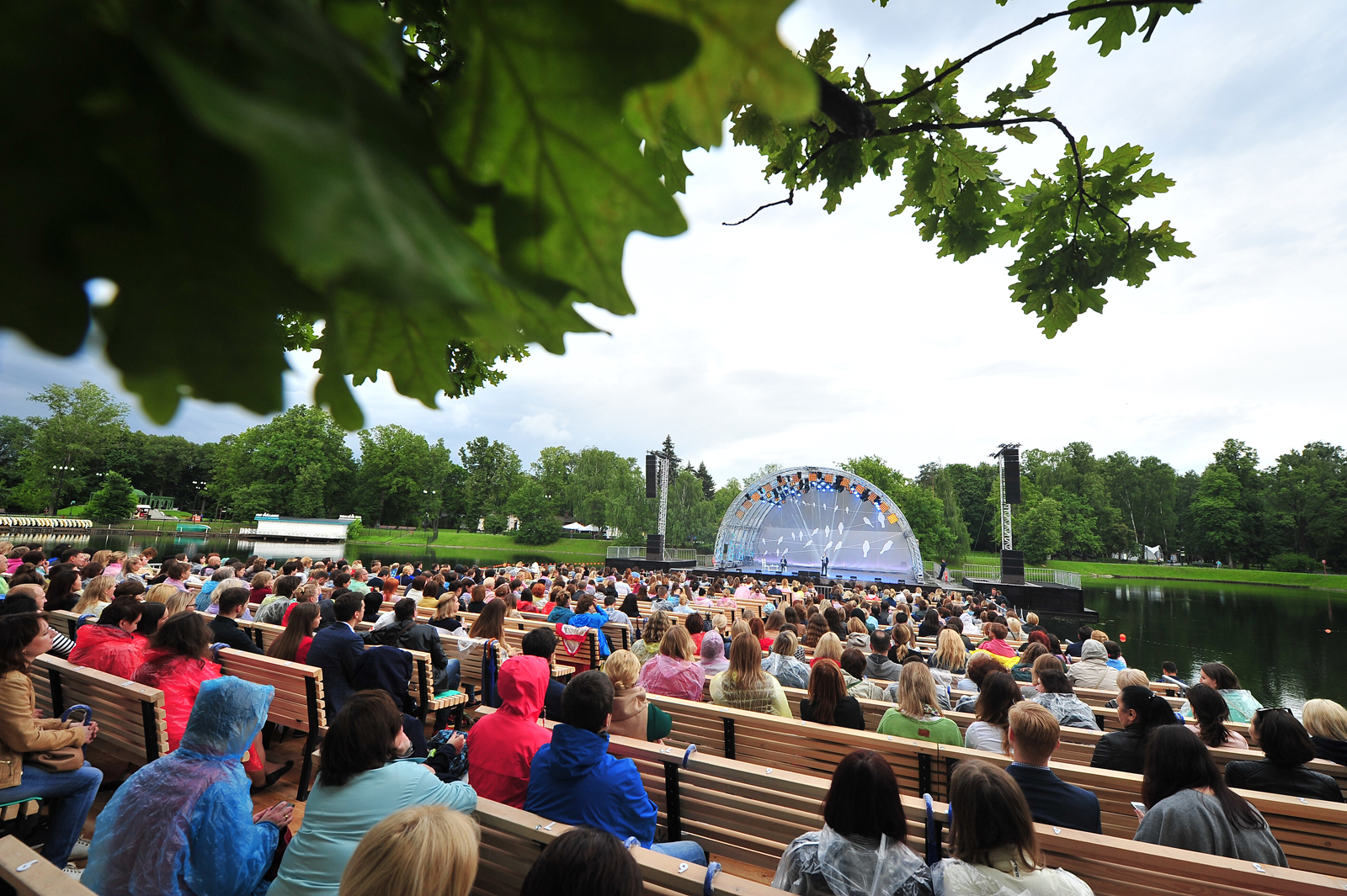 Ах Астахова и Полина Осетинская в зеленом театре на ВДНХ – события на сайте «Московские Сезоны»