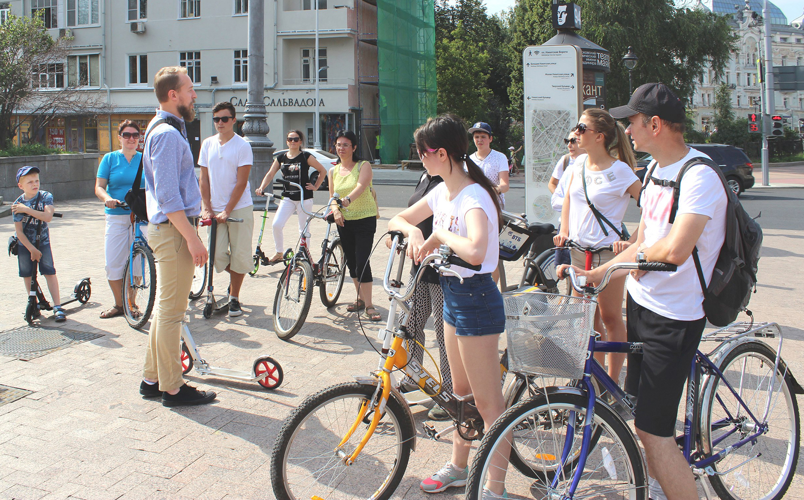 Велосипедно-самокатная экскурсия «Гоголевская Москва» – события на сайте «Московские Сезоны»