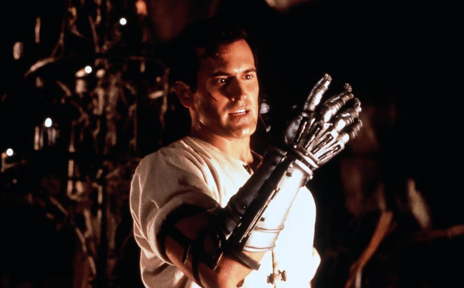 «Зловещие мертвецы — 3: Армия тьмы» в кинотеатре «Космос» – события на сайте «Московские Сезоны»