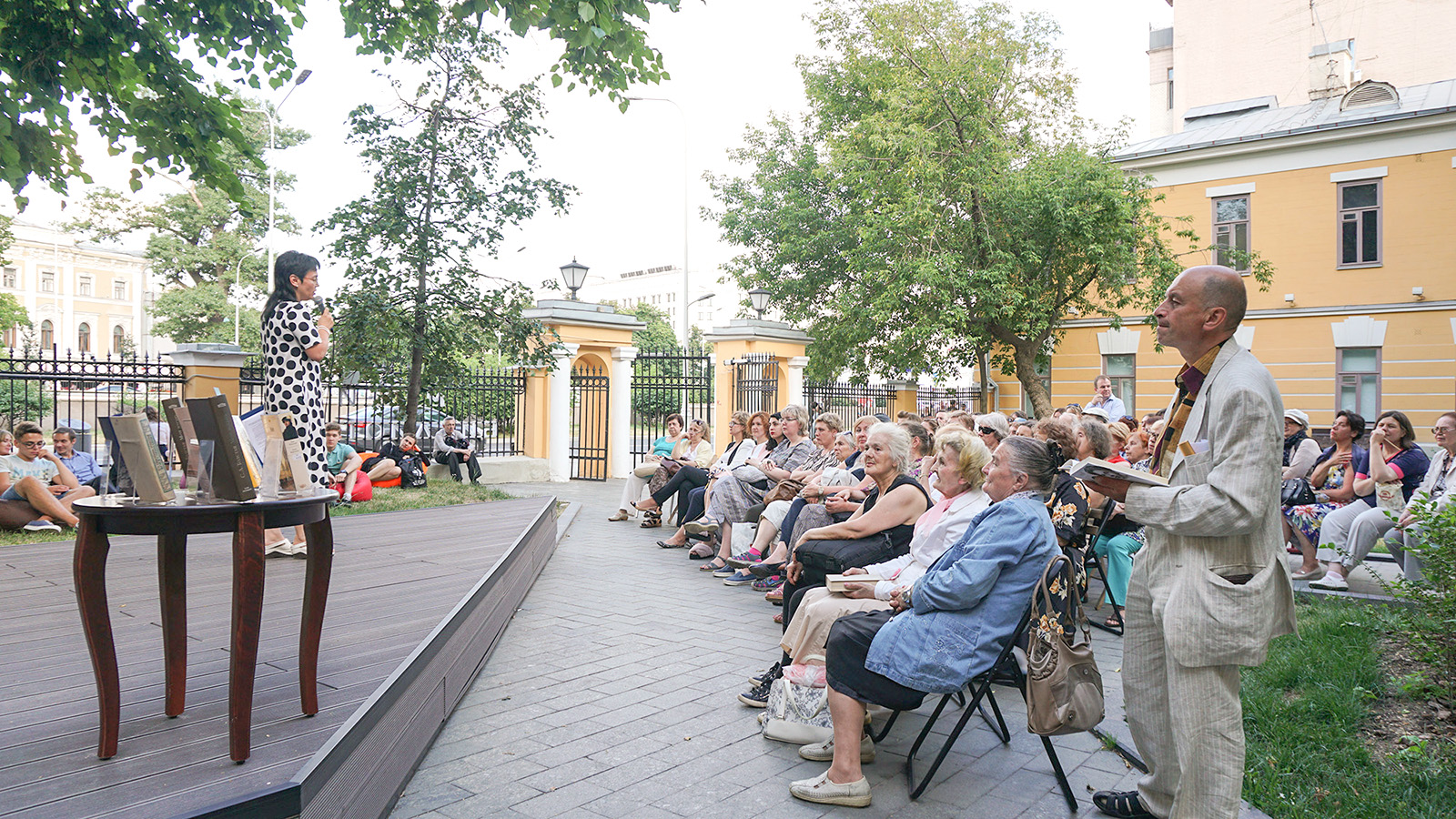 «Литературная гостиная под открытым небом» в Доме Гоголя – события на сайте «Московские Сезоны»