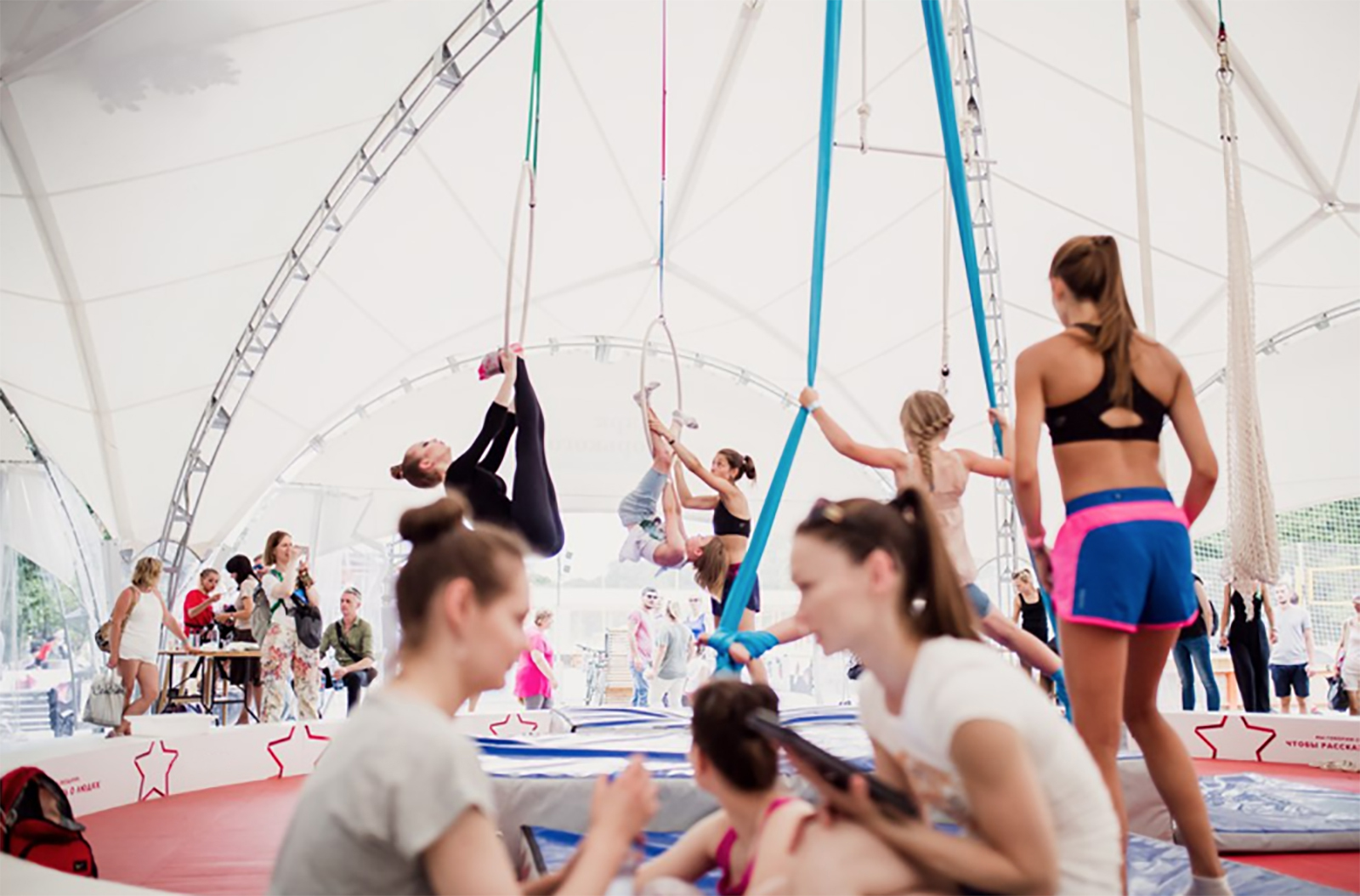 Третий фестиваль воздушной гимнастики в Парке Горького – события на сайте «Московские Сезоны»