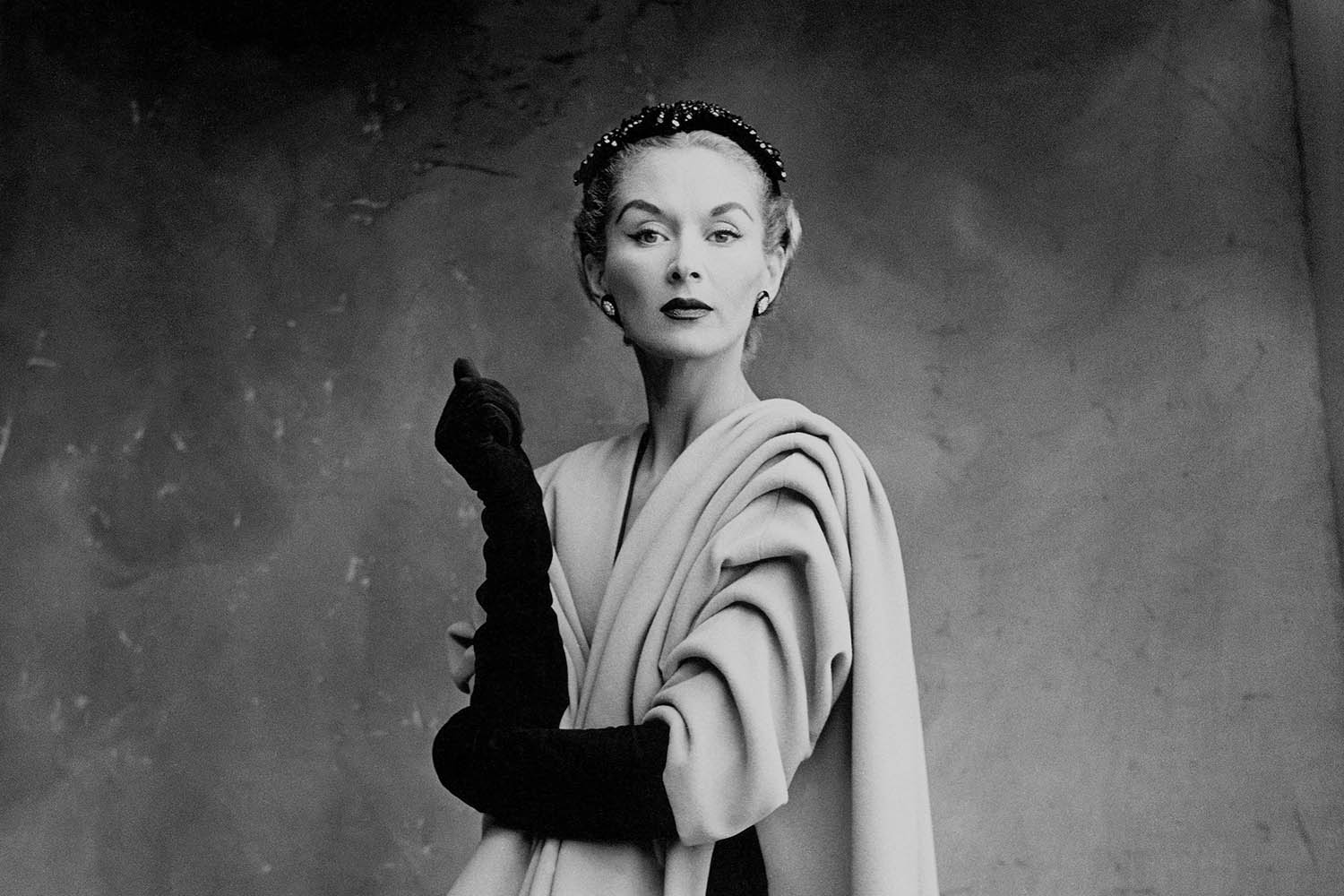 Выставка «Fashion-индустрия: высокая мода, фотография моды, знаменитые дизайнеры» – события на сайте «Московские Сезоны»