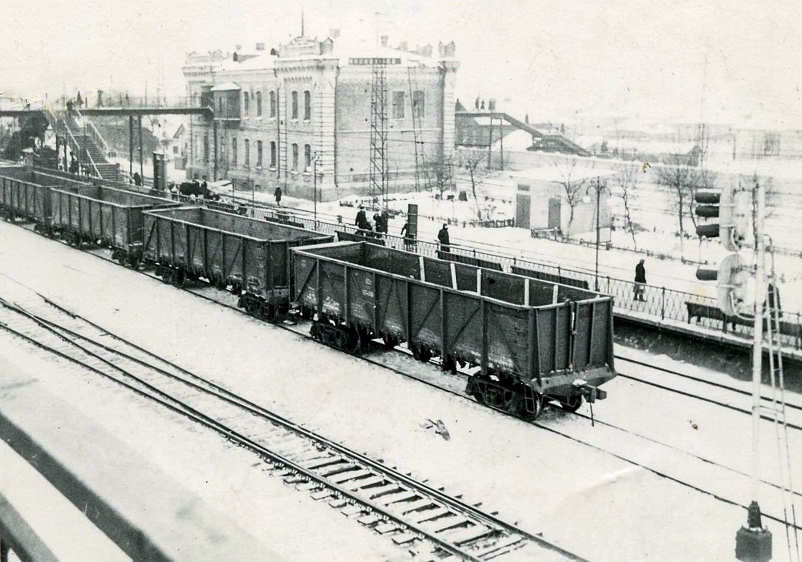 Ворошилов уссурийск. Шешкова. Контора движения на станции москва-товарная-курская. Движения контора. Жд станция серпухов.
