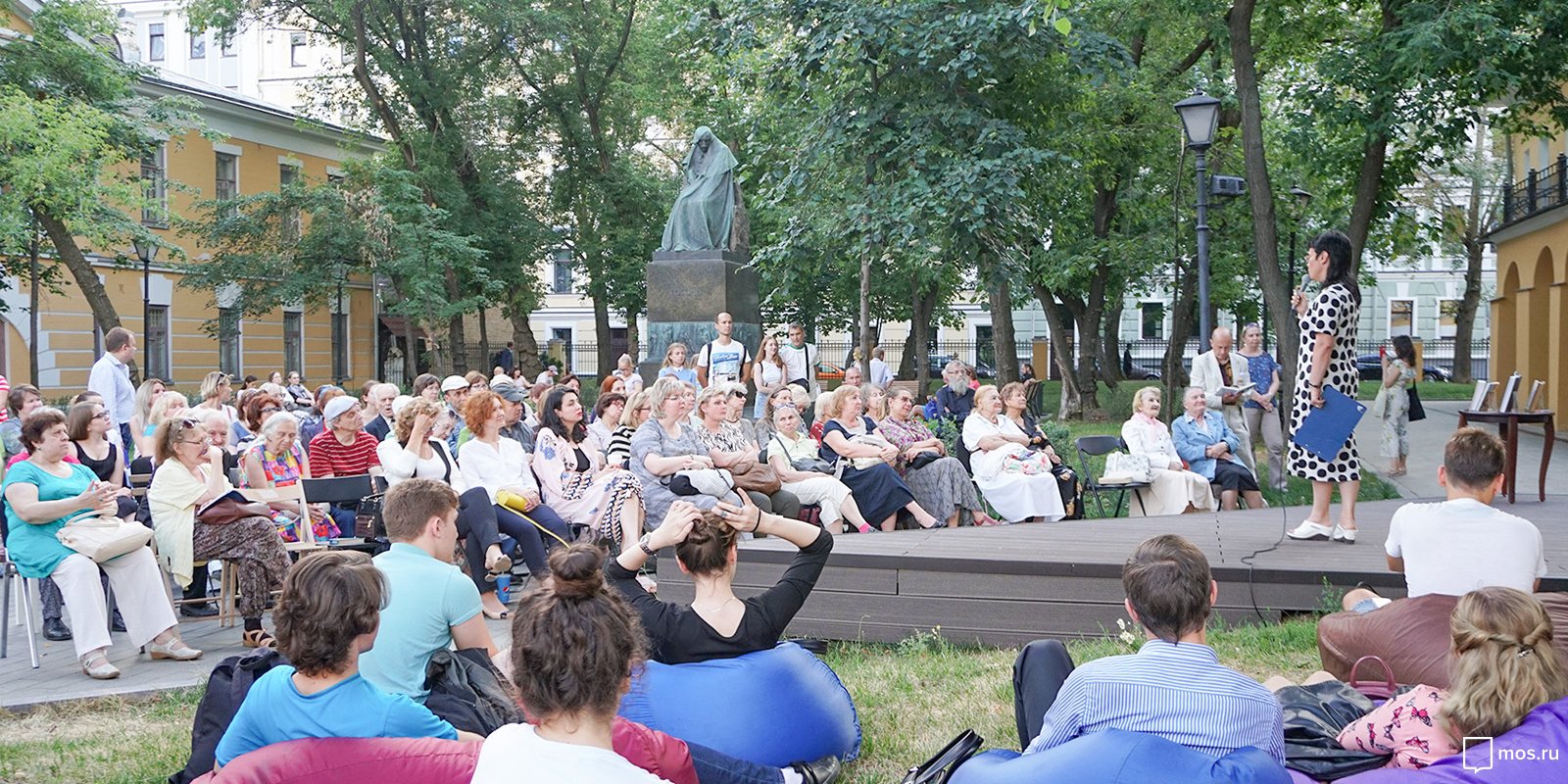 «Литературный Арбат» в сквере у Дома Гоголя – события на сайте «Московские Сезоны»