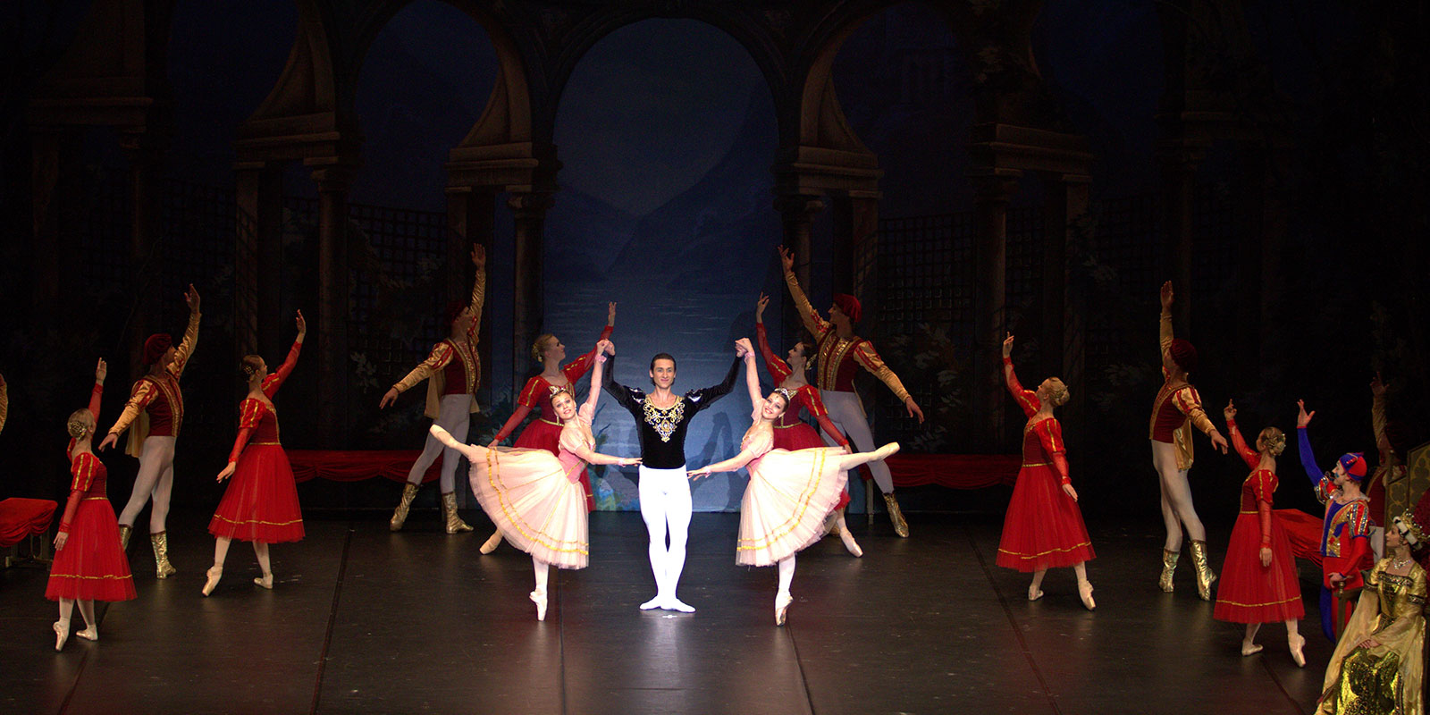 «Лебединое озеро» в театре «Новая опера» – события на сайте «Московские Сезоны»