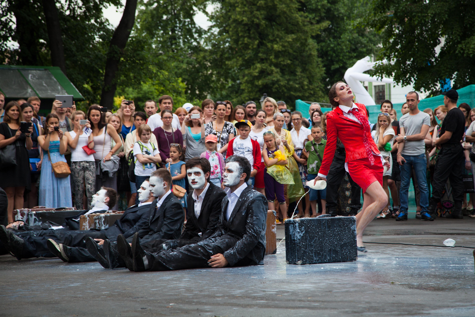 Фестиваль «Театральный марш» в саду «Эрмитаж» – события на сайте «Московские Сезоны»