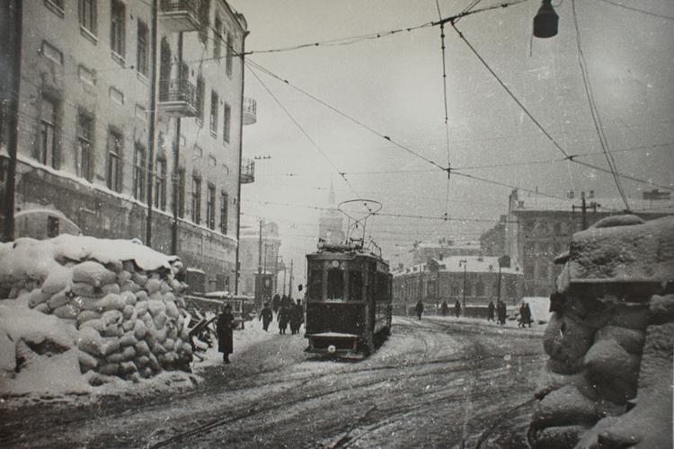 Выставка «Фронт и тыл в объективе» – события на сайте «Московские Сезоны»