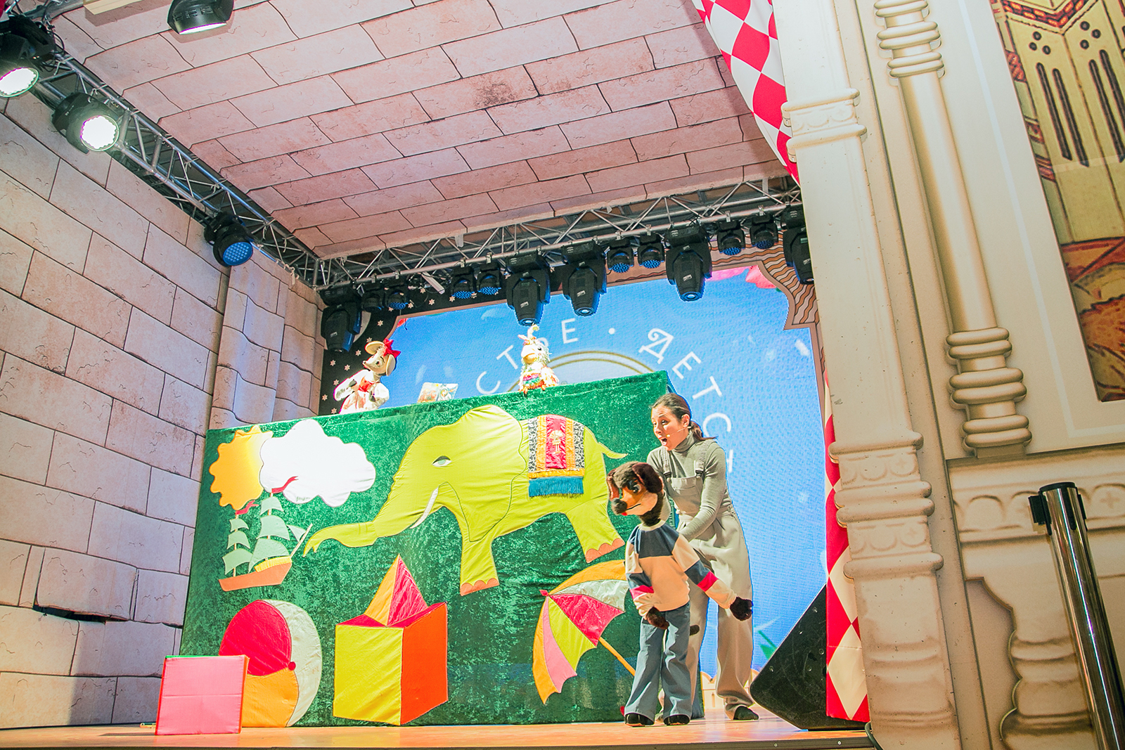 Кукольный спектакль «Сказки пестрого попугая» в Москонцерте на Пушечной – события на сайте «Московские Сезоны»