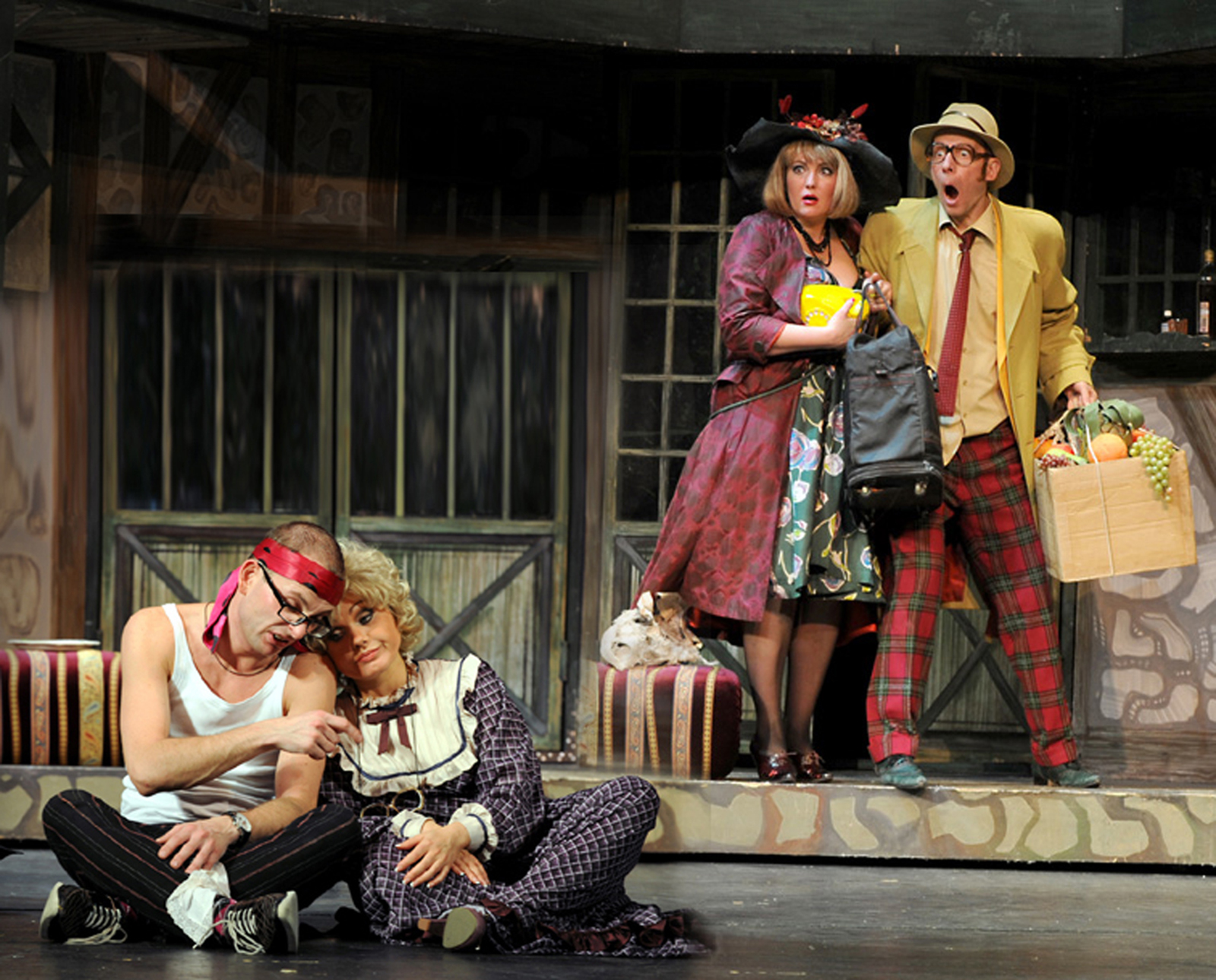 «Шум за сценой» в Театре имени Моссовета – события на сайте «Московские Сезоны»