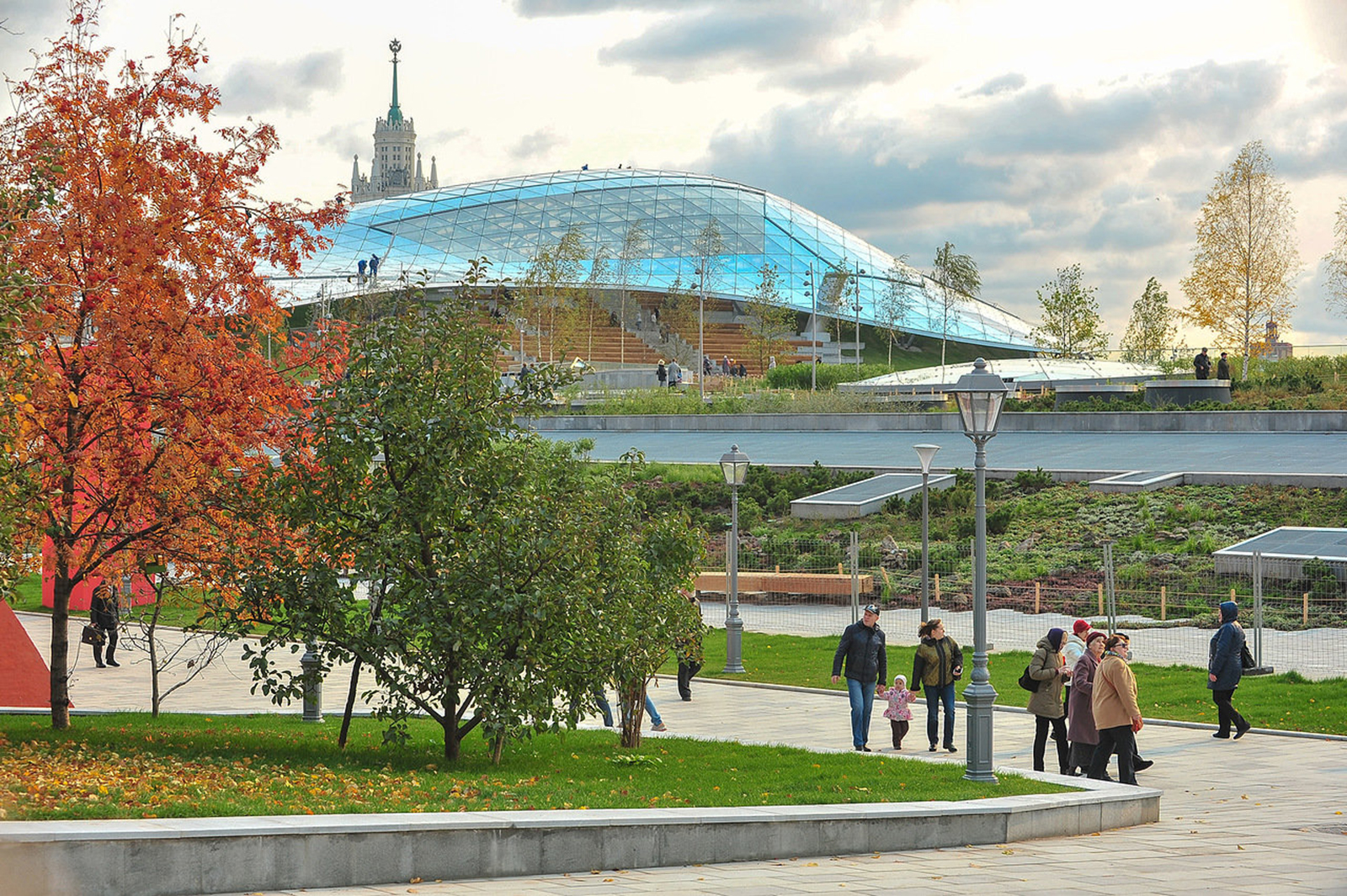 «Игра в Бога. Перешла ли наука границу» в парке «Зарядье» – события на сайте «Московские Сезоны»