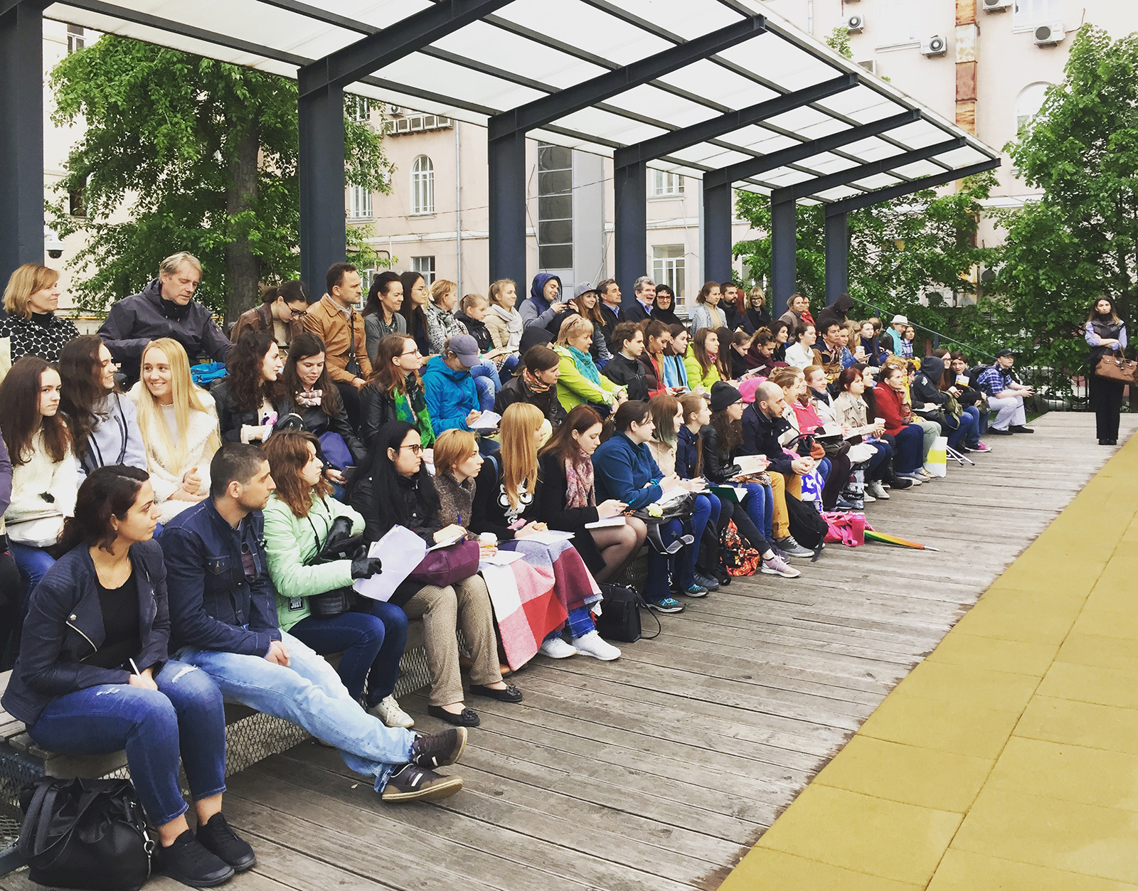 Бесплатные занятия разговорного клуба английского языка в саду имени Баумана – события на сайте «Московские Сезоны»