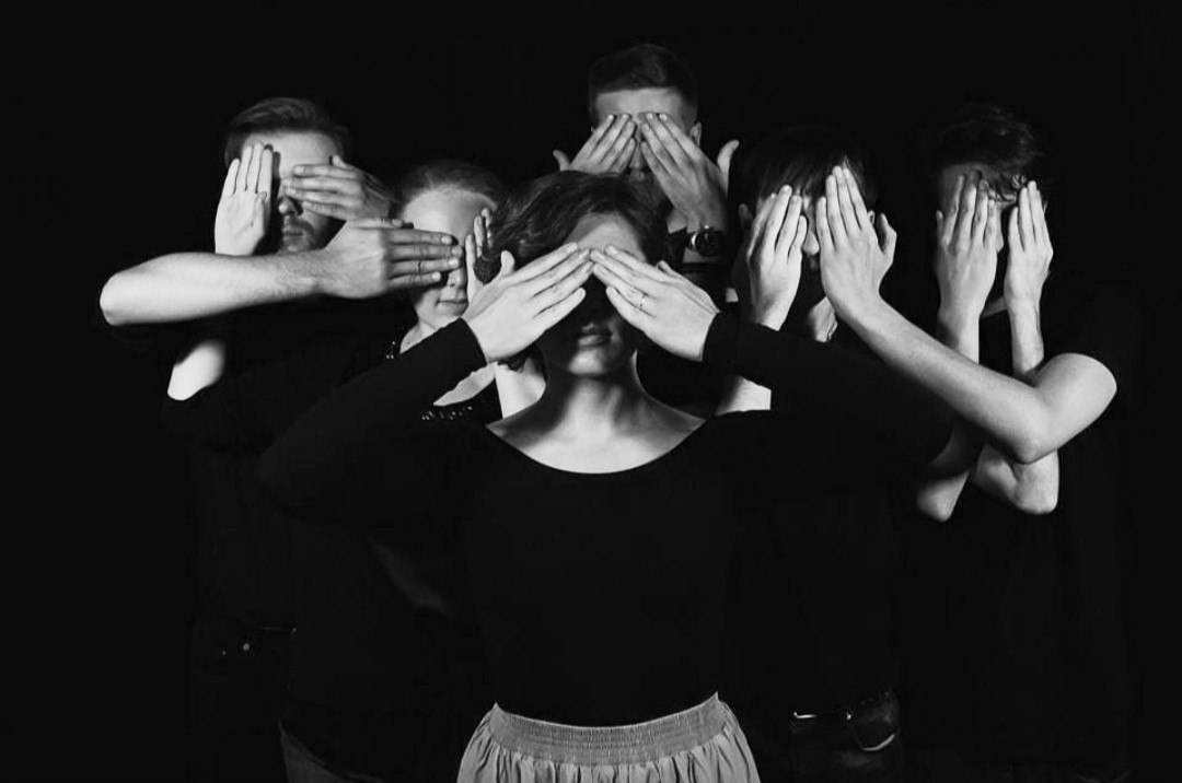 Спектакль с закрытыми глазами «Все началось со шторки для душа» – события на сайте «Московские Сезоны»