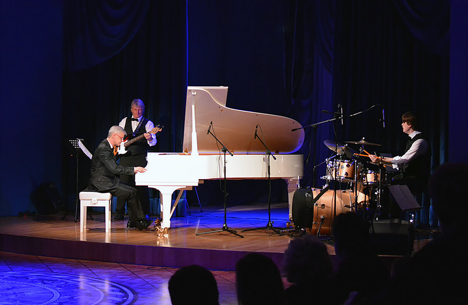 «Элик-трио» в парке «Зарядье» – события на сайте «Московские Сезоны»