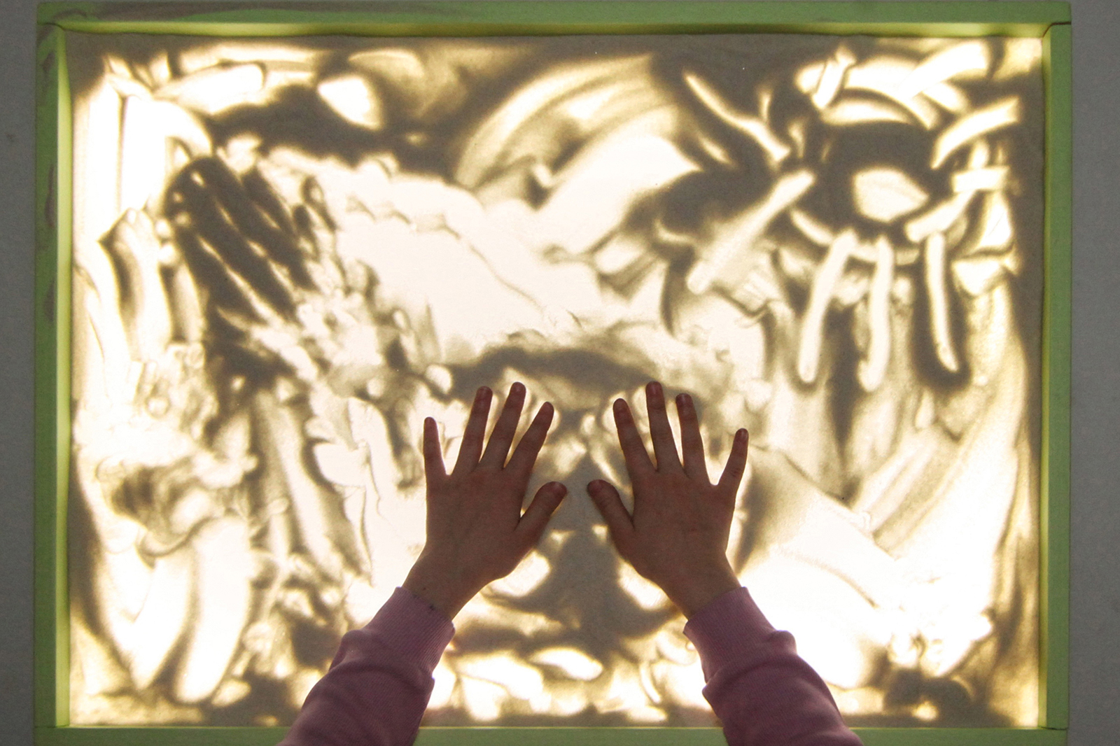 «История искусства, написанная песком» в галерее «Загорье» – события на сайте «Московские Сезоны»