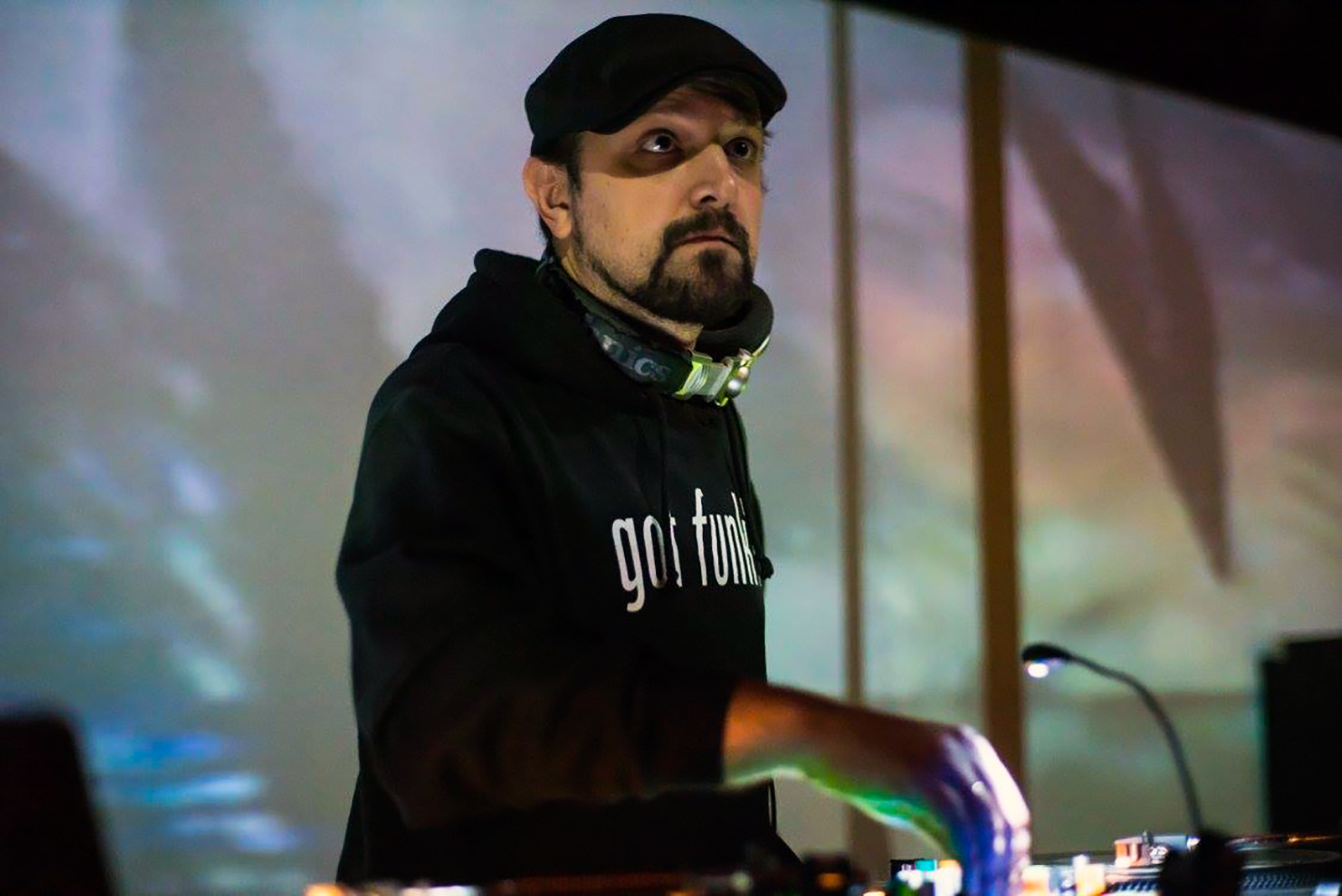 Лекция и концерт Анатолия Айса в галерее «ГРАУНД Ходынка» – события на сайте «Московские Сезоны»