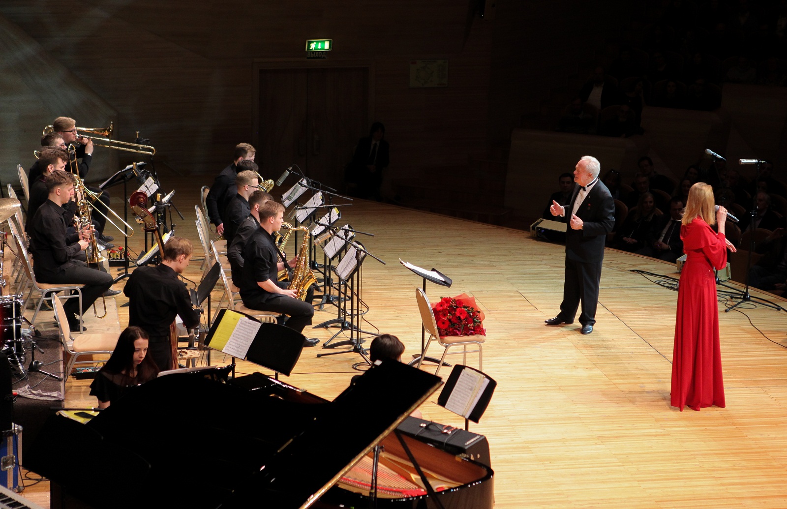«Новые поздравления от старых друзей» в Доме музыки – события на сайте «Московские Сезоны»
