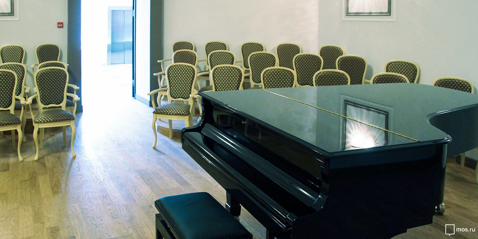 Концерт «Портрет неизвестной» в Школе акварели Сергея Андрияки – события на сайте «Московские Сезоны»