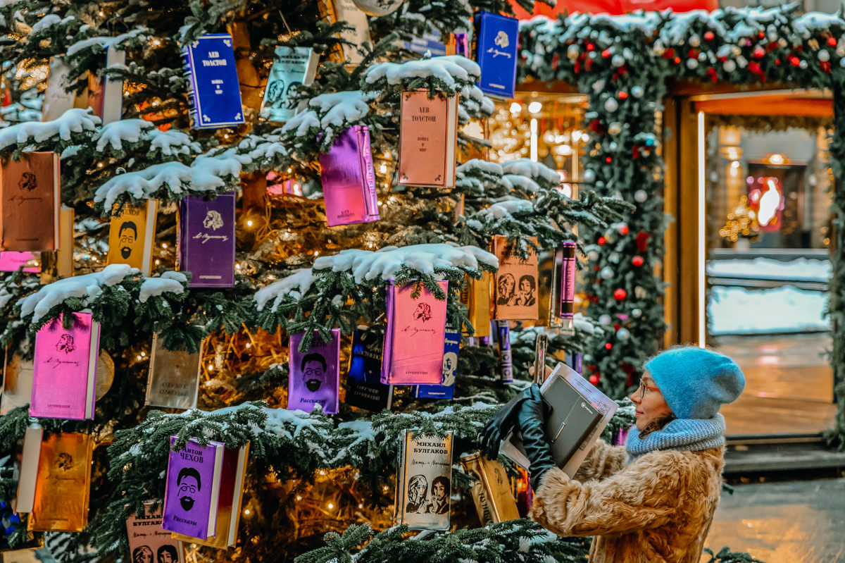 Дизайнерские елки на площади у ЦУМа – события на сайте «Московские Сезоны»