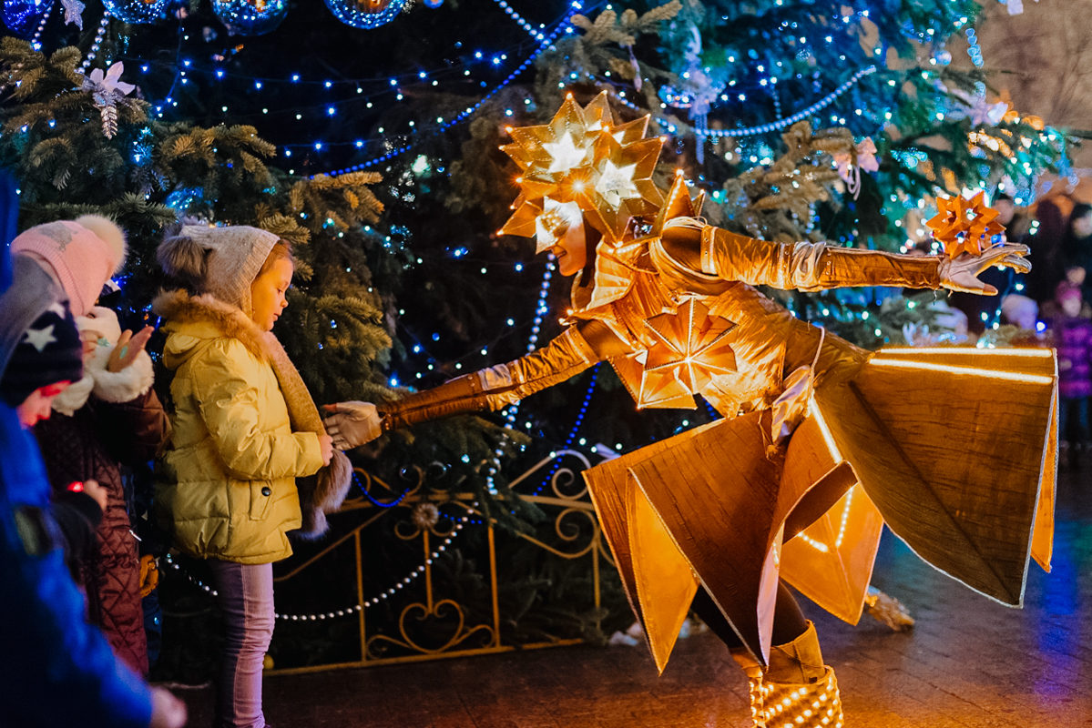 «Зазеркальные прогулки», «Зимние феи», «Рождественский парад» – события на сайте «Московские Сезоны»