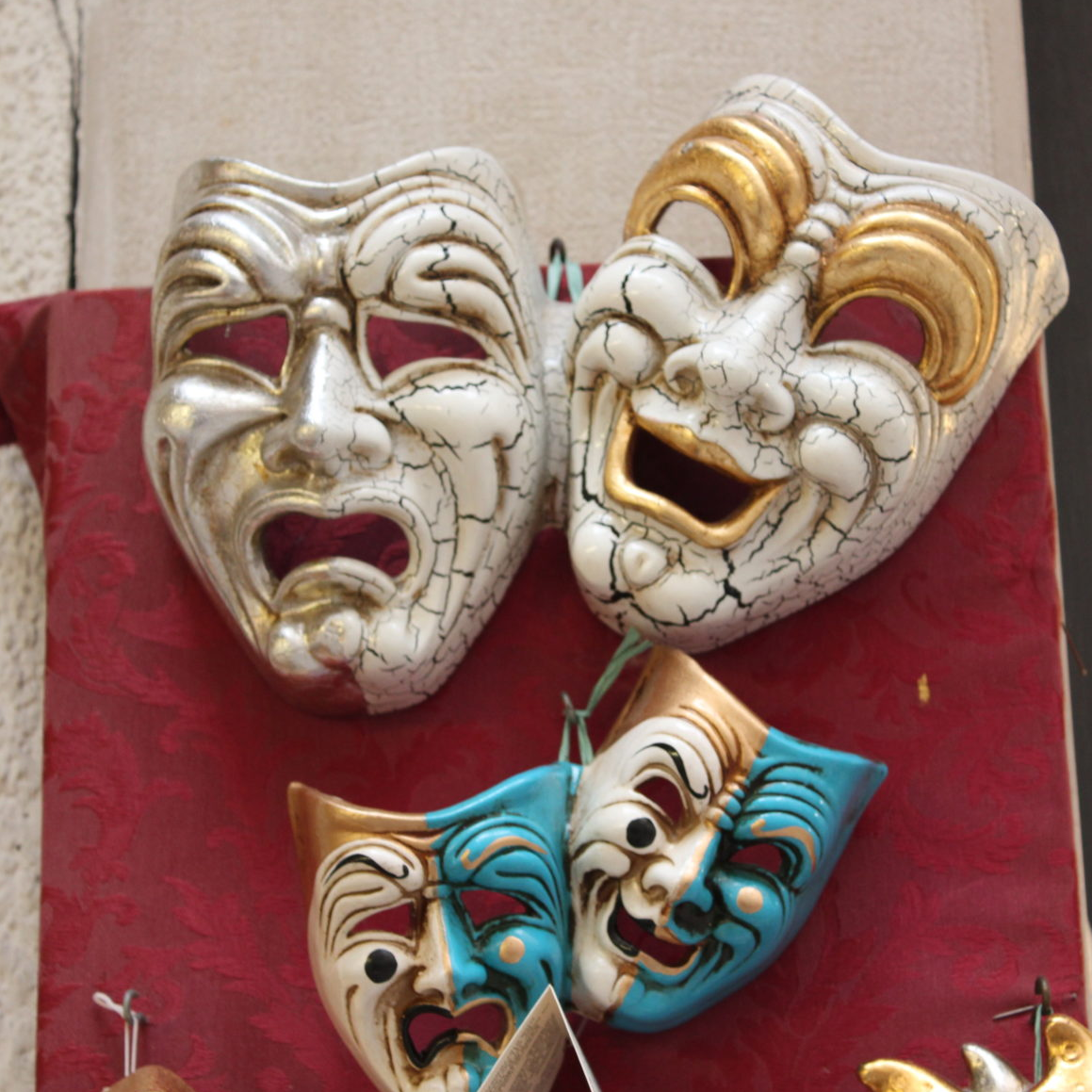 Книжная выставка «Вся жизнь – театр» оформлена в библиотеке №63 – события на сайте «Московские Сезоны»