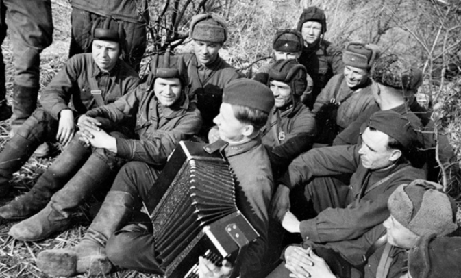 Праздничный концерт «Равнение на героев» – события на сайте «Московские Сезоны»