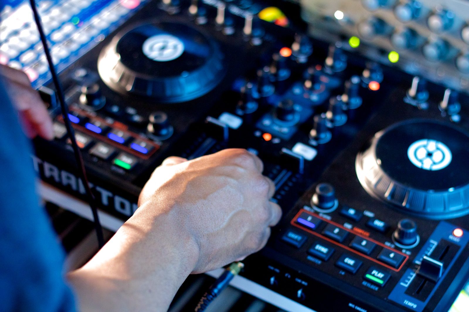 Лекция «От дарбуки до драм-машины» – события на сайте «Московские Сезоны»