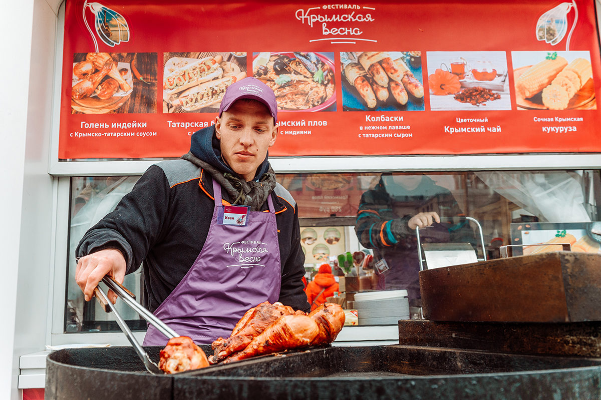 Творческие занятия и крымское меню на площади Революции – события на сайте «Московские Сезоны»
