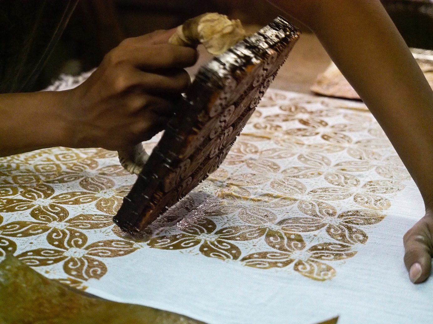 Лекция Дины Гавриковой «Капля воска. Искусство индонезийского батика» – события на сайте «Московские Сезоны»