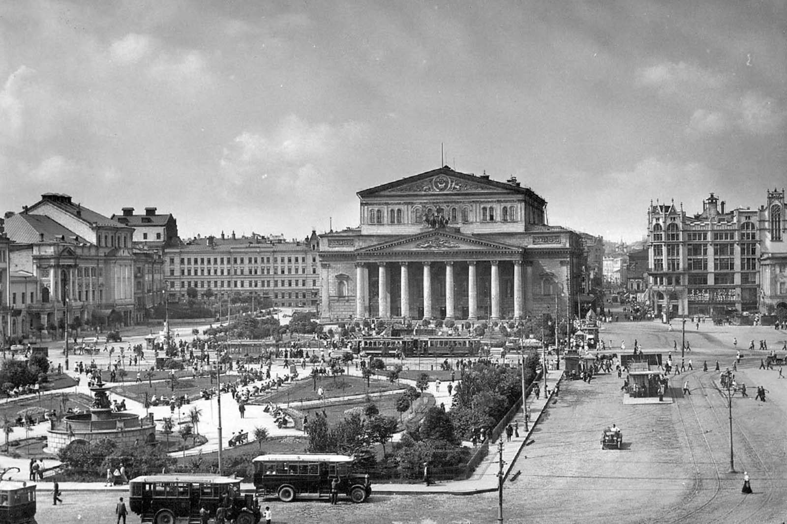 «Театр — трибуна добра» в галерее-мастерской «Варшавка» – события на сайте «Московские Сезоны»