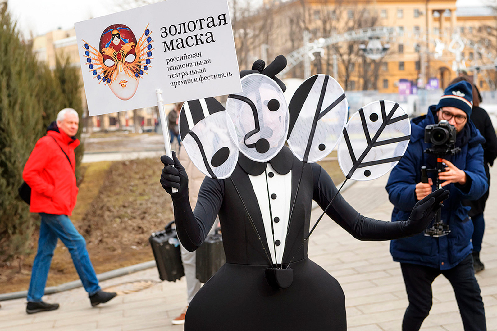 Выставка к 25-летию «Золотой маски» в саду «Эрмитаж» – события на сайте «Московские Сезоны»