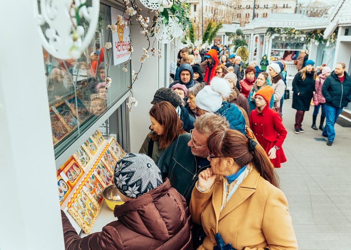 Спектакли, концерты и подвижные игры на площади Революции – события на сайте  «Московские Сезоны»