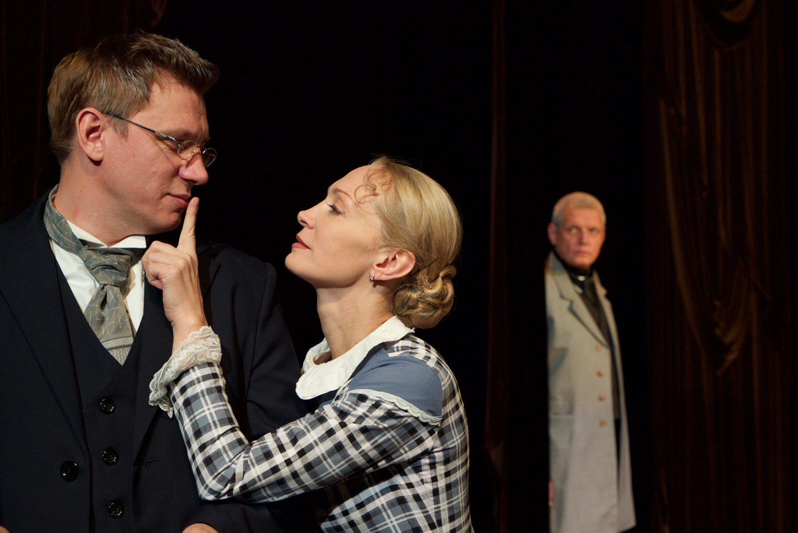 «Лондонский треугольник» в театре «Школа современной пьесы» – события на сайте «Московские Сезоны»