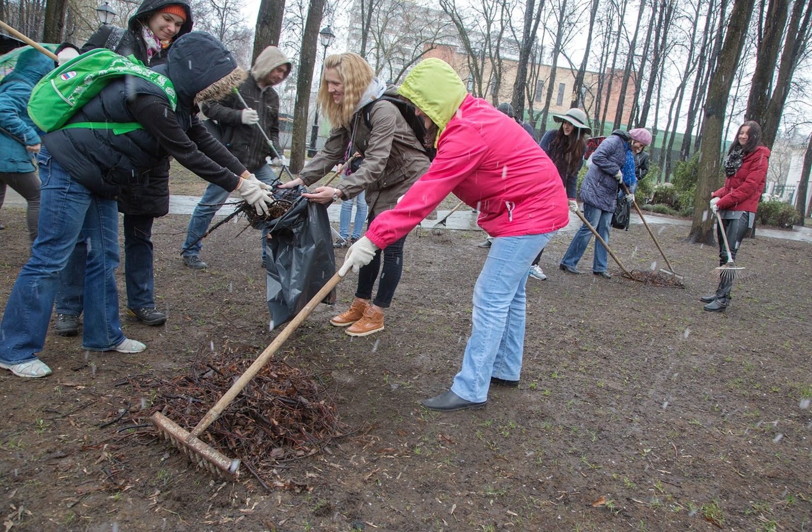 Субботник в парке у Джамгаровского пруда – события на сайте «Московские Сезоны»
