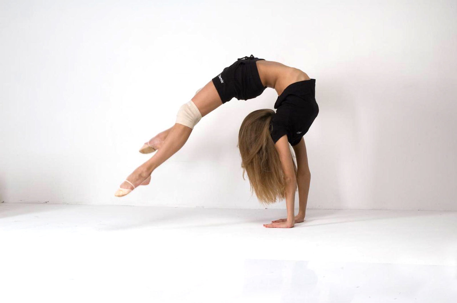 Мастер-класс по растяжке в саду имени Баумана – события на сайте «Московские Сезоны»